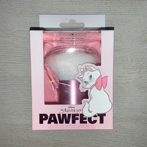 I Heart Revolution Disney The Aristocats kabuki brush